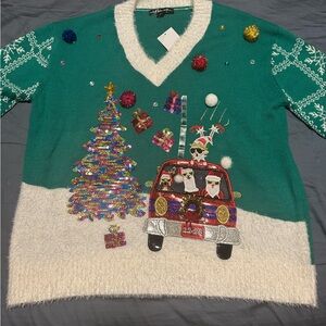 Kohl's Cloverfield Green Sweater with White Accents